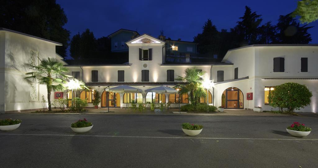 Hotel Ristorante La Grotta カスティリオーネ・デッレ・スティヴィエーレ エクステリア 写真