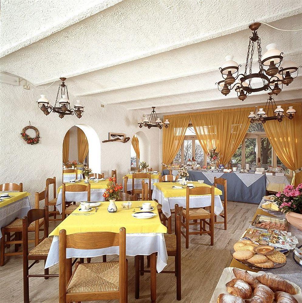 Hotel Ristorante La Grotta カスティリオーネ・デッレ・スティヴィエーレ エクステリア 写真