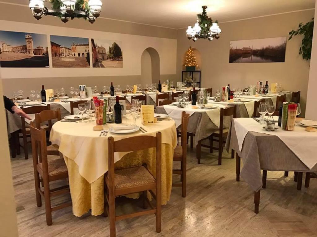 Hotel Ristorante La Grotta カスティリオーネ・デッレ・スティヴィエーレ エクステリア 写真