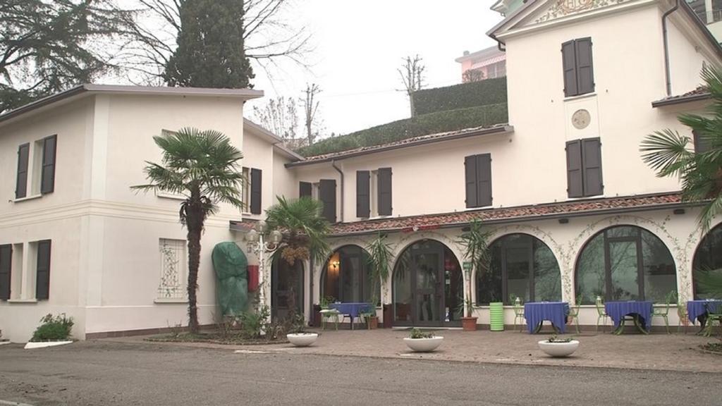 Hotel Ristorante La Grotta カスティリオーネ・デッレ・スティヴィエーレ エクステリア 写真